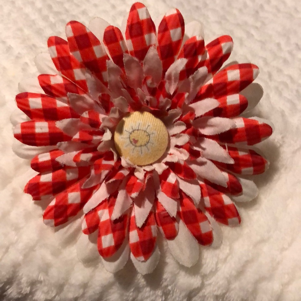 🌸3/$9🌸 Red Checkered Flower with Yellow Center